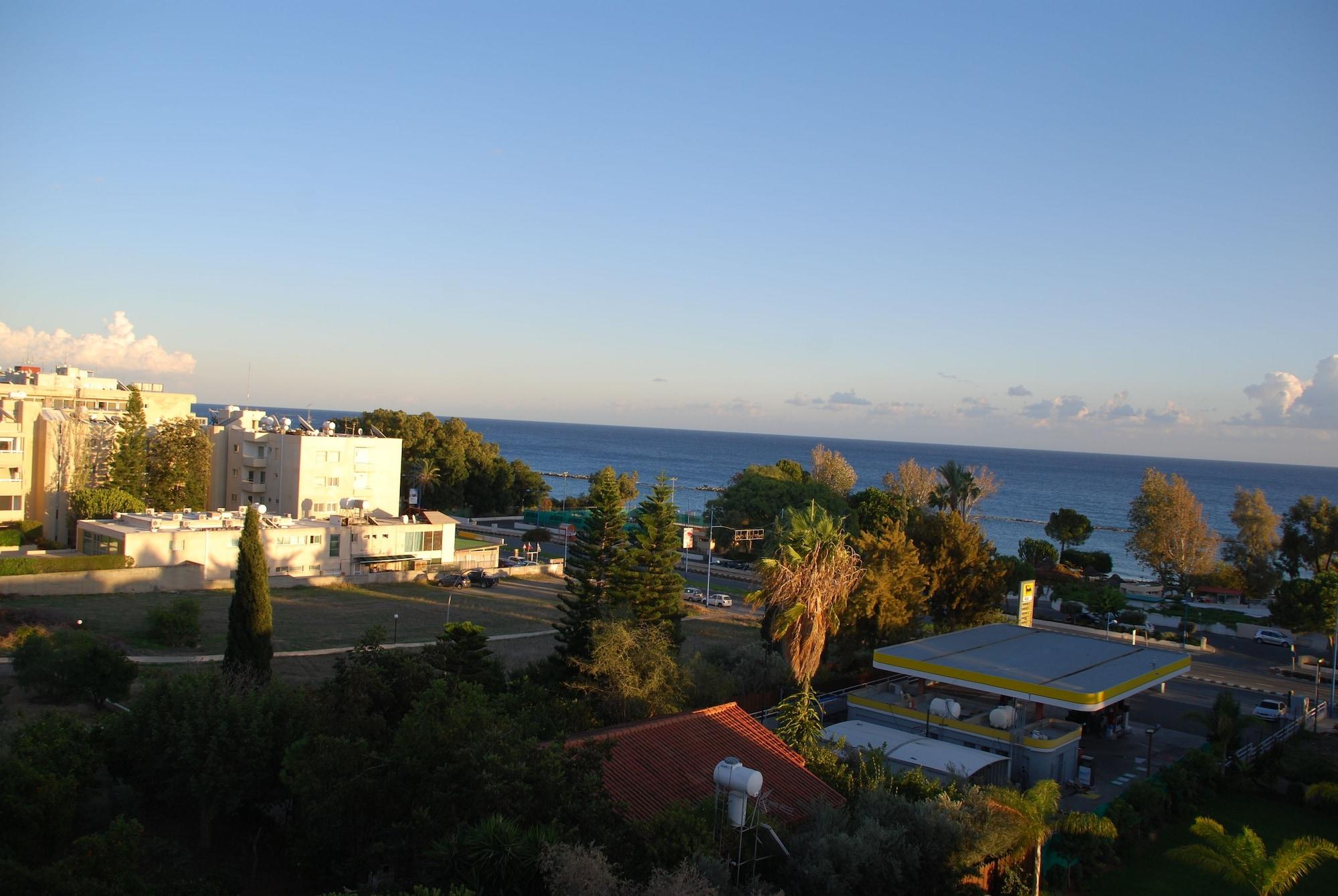 The Caravel Hotel Limassol Exterior photo